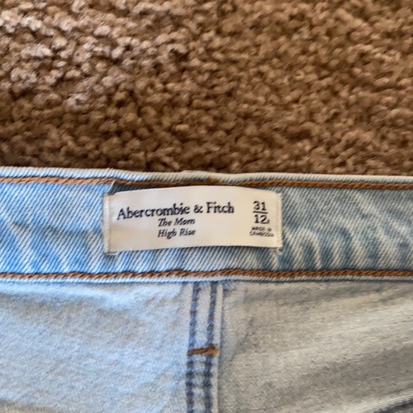 Abercrombie & Fitch The Mom High Rise Size 31 - Picture 3 of 4